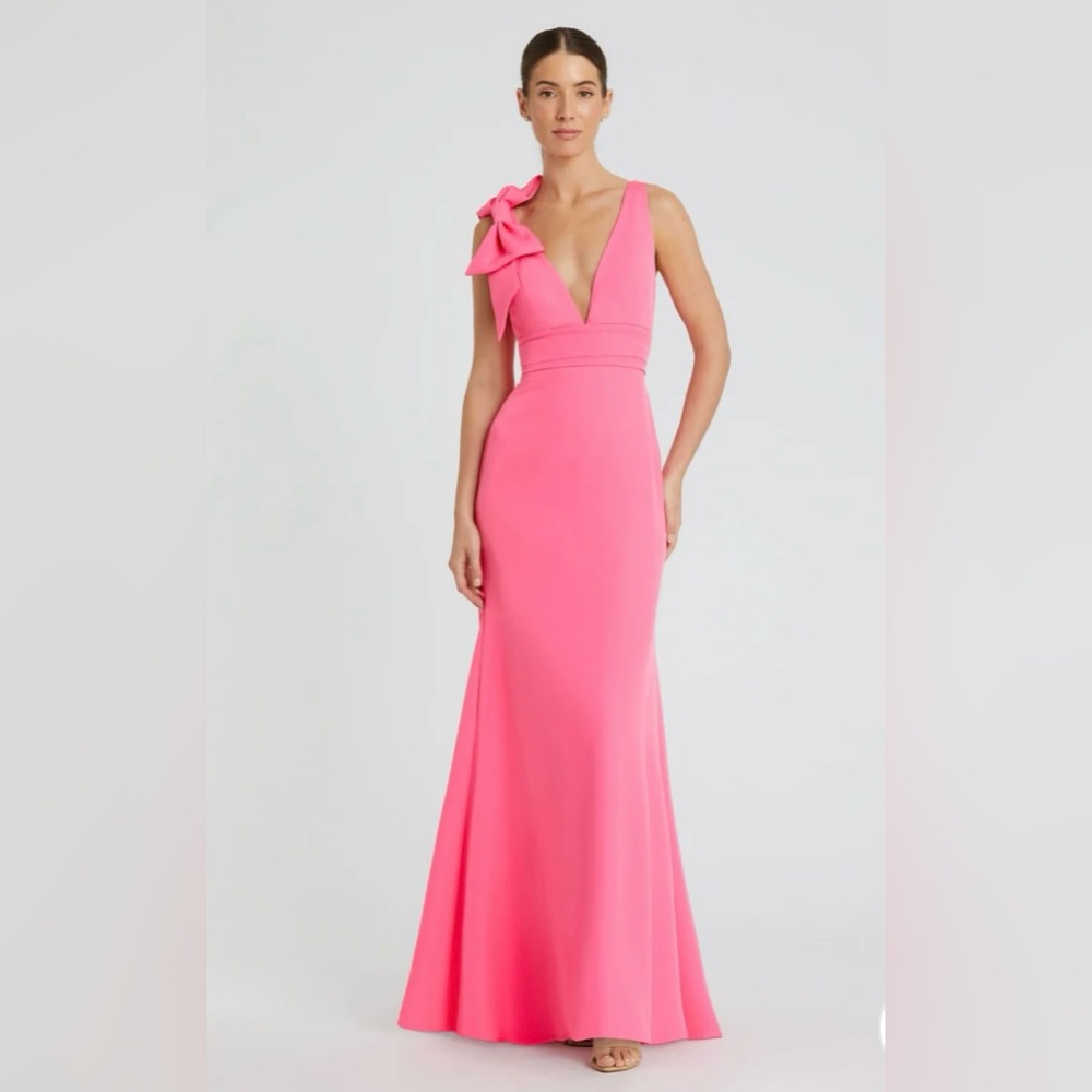 Mac Duggal Sleeveless V Neck Bow Detail Mermaid Gown in Candy Pink Size 2 NWT